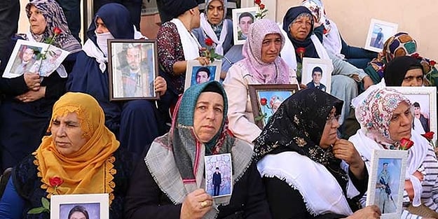 Sol medya alçaklıkta tavan yaptı! Gözü yaşlı ailelerin dramına ısrarla 'iddia' diyorlar
