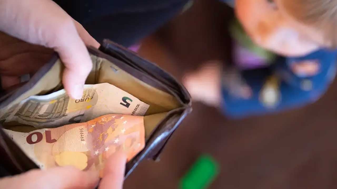 Solakların öve öve bitiremediği Almanya'da çocuklar bile aç!