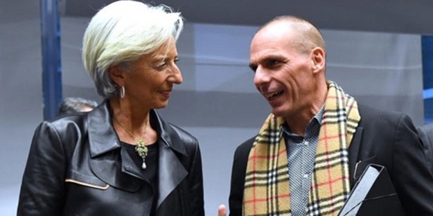 O kaşkolu taktı Yunanistan ayağa kalktı!