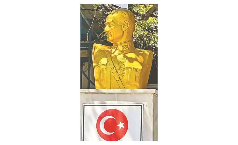 Kalan parayı da heykele yatırıyorlar