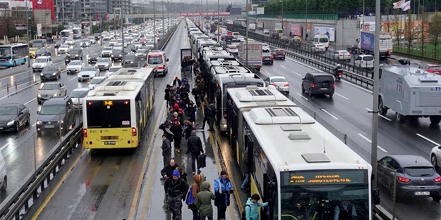 Solcu gençlik örgütlerinden CHP'li İmamoğlu'na zam protestosu!