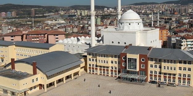 Solcuların çamur attığı Kartal Anadolu İmam Hatip Lisesi derece üstüne derece yaptı!