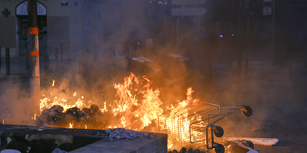 Solcuların makyajı döküldü! Gezi’ye öyle Fransa’ya böyle