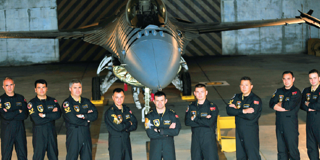 SOLOTÜRK, dosta güven düşmana korku veriyor