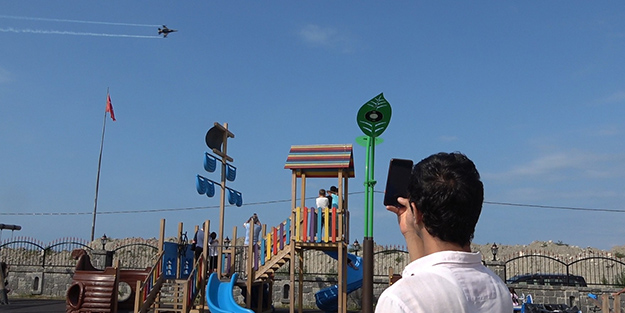 SOLOTÜRK yine nefesleri kesti! Muhteşem akrobasi uçuşu