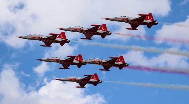 SOLOTÜRK'ten gövde gösterisi! Eğitim uçuşları nefesleri kesti