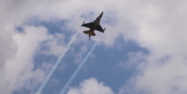 SOLOTÜRK'ten nefes kesen gösteri