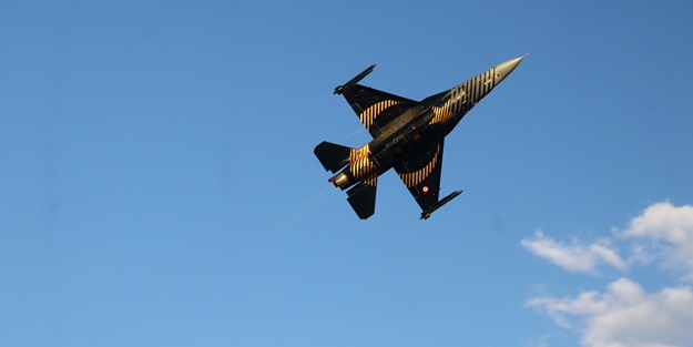 SOLOTÜRK'ten nefes kesen gösteri