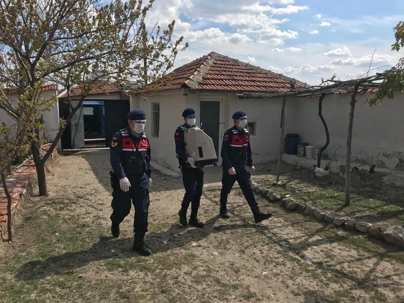 Solunum cihazı arızalanan vatandaşın yardımına Jandarma yetişti 