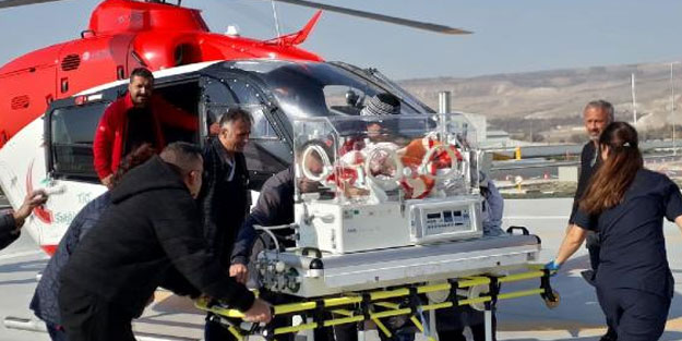 Solunum güçlüğü çeken bebeğe, ambulans helikopterle sevk