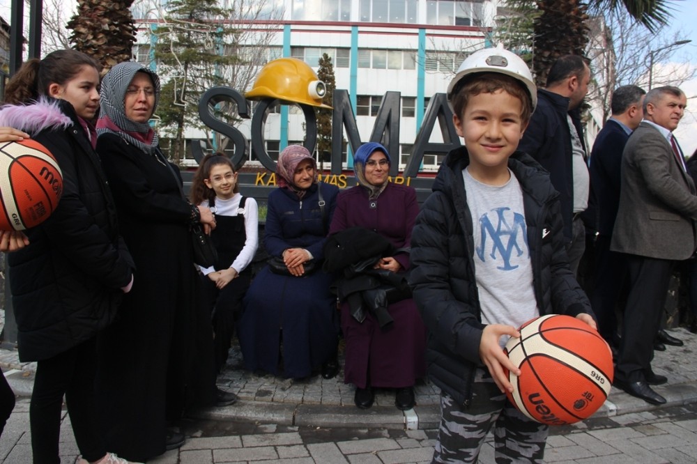 Soma maden şehitleri aileleri, Kobe Bryant’i andı 