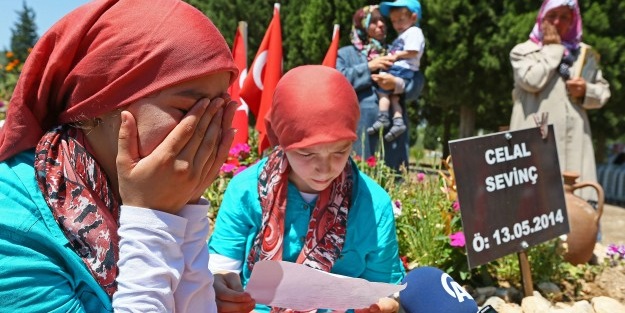 Soma'da babasız ilk bayram