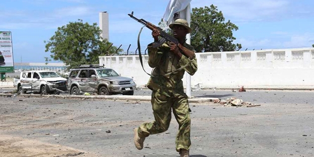 Somali Kara Kuvvetleri Komutanı'na bombalı araçla saldırı!