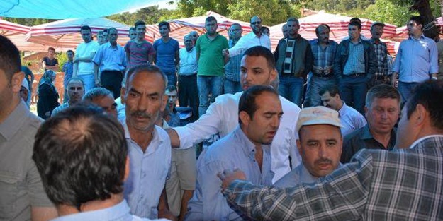 Somalı köylüler Greenpeace üyelerini kovdu