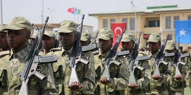 Somali orudusu, bir köyü terör örgütünden kurtardı!