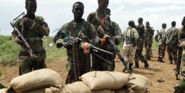 Somali'de askeri üsse saldırı