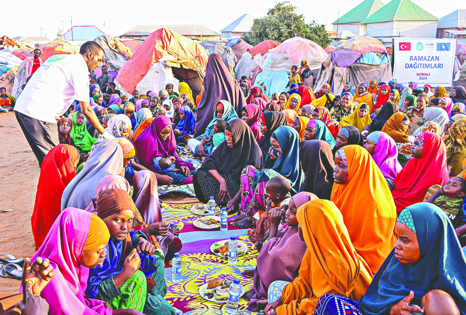Somali’de mülteci kamplarında kalanlara iftar yemeği