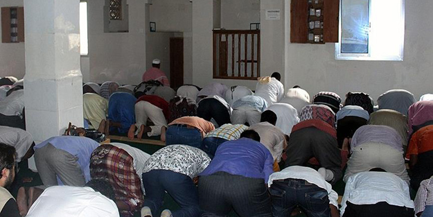 Namazdan çıkan cemaate silahlı saldırı