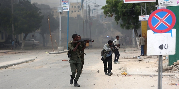 Somali'de otele saldırı: çok sayıda ölü var