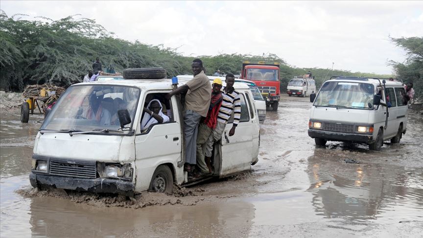 Somali'de sel felaketi 182 bin kişiyi tahliye ettirdi