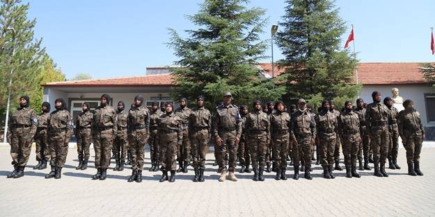 Somalili kadın polislere Türkiye'de diplomaları verildi