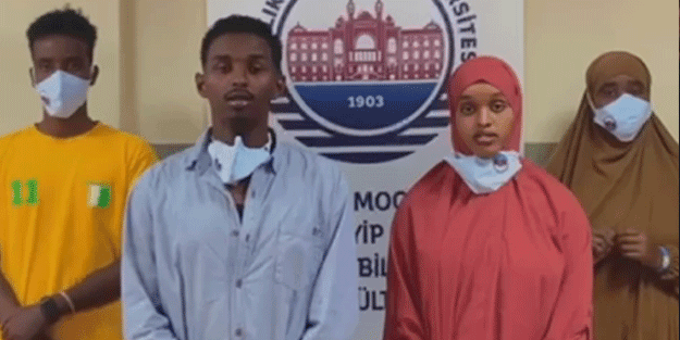 Somalili öğrencilerden Erdoğan’a dua