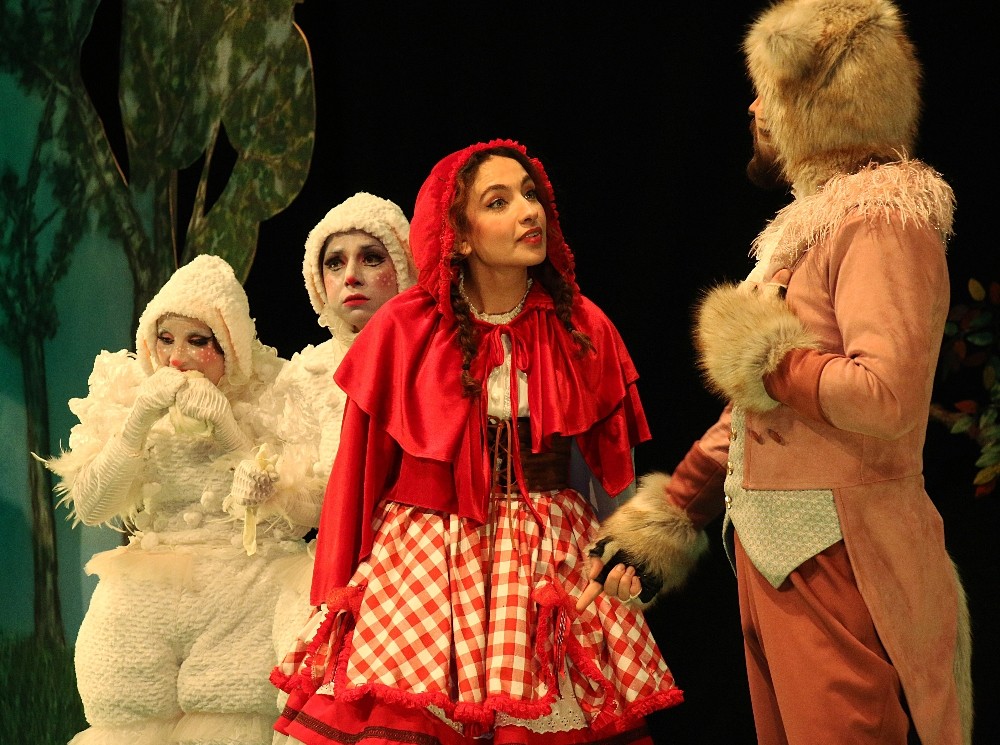 Sömestr tatili tiyatroyla başladı 