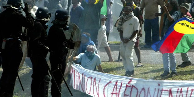 Türkiye yapsa kıyamet koparırlar! Sömürgeci Fransa OHAL ilan edip TikTok'u yasakladı