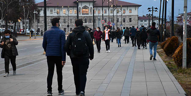 Son 91 yılın sıcaklık rekoru kırıldı! O ilimizde vatandaşlar sokaklara akın etti