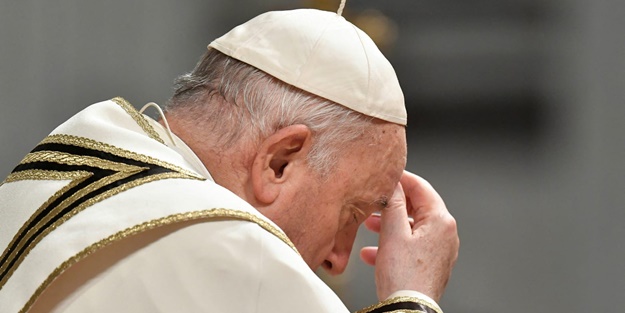 Son anda iptal etti! Papa'dan flaş karar