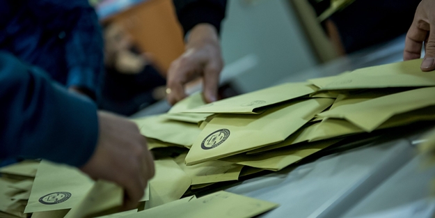 Son ankette ilginç sonuç! Sadece 2 parti...