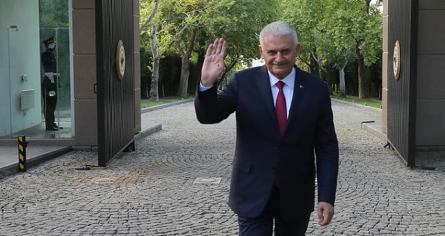 Son Başbakan Yıldırım'dan sürpriz ziyaret