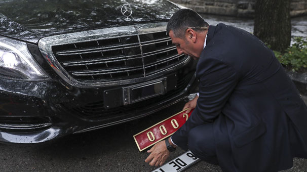 'Son Başbakan' Yıldırım'ın makam otomobilinin plakası değiştirildi