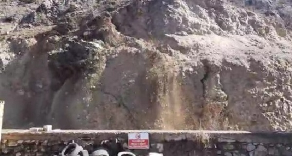 Son bir haftadır her gün heyelan oluyor! O anlar böyle kaydedildi
