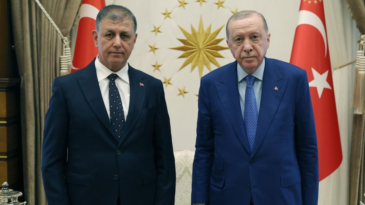 Son dakika! Cumhurbaşkanı Erdoğan, AK Parti'ye geçeceği iddia edilen Cemil Tugay'ı kabul etti