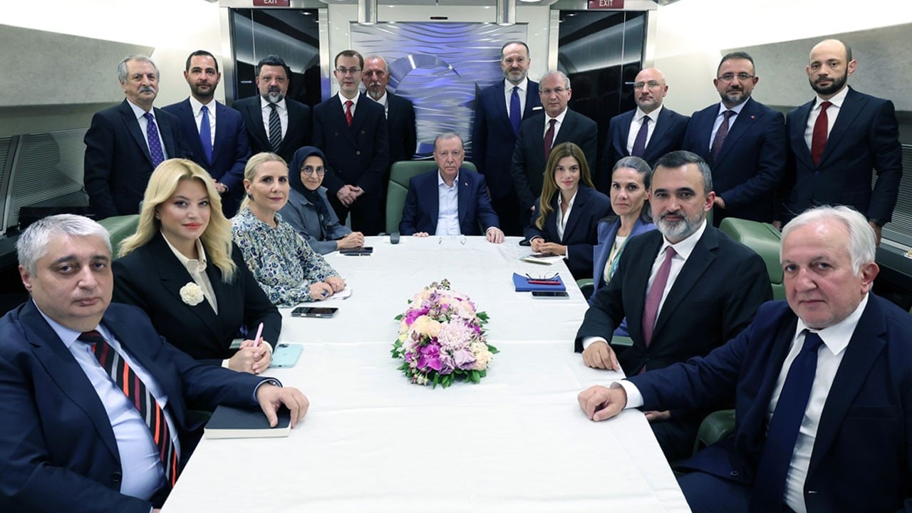 Cumhurbaşkanı Erdoğan'dan Yunanistan'a sert uyarı: Tarih ibret alanlar için çok iyi bir yol göstericidir! Yoksa gereğini yaparız