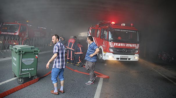 Son dakika: İstanbul Bisikletçiler Çarşısı'nda yangın