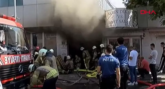 Son dakika: İstanbul'da iş merkezinde yangın