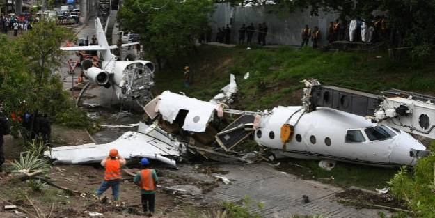 Son dakika! İsveç'te uçak düştü