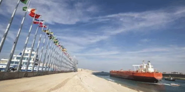 Son dakika kodu ile geçtiler! Süveyş Kanalı'nda yeni kaza