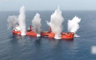 Son dakika koduyla servis ediliyor! O ülkede Yunan gemisini bombalayıp saldırı anını yayınladılar