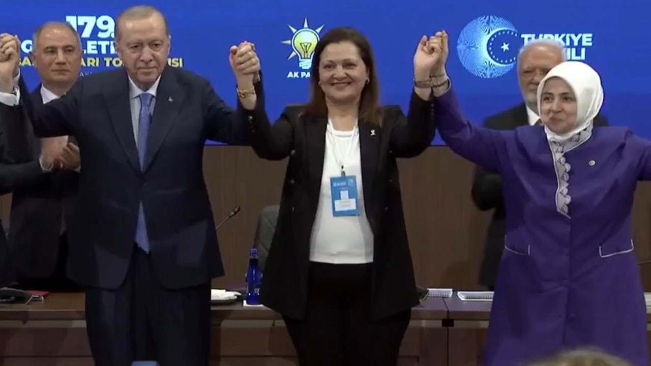 Son dakika! Rozetini Cumhurbaşkanı taktı! Burcu Köksal resmen Ak Parti'de!