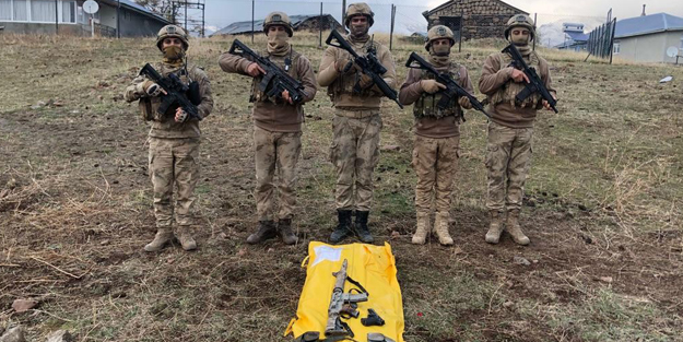 Son dakika! Türkiye’ye giren 2 teröristten biri canlı olarak ele geçirildi