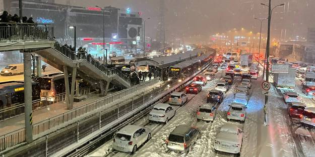 Son dakika! Yarın 3 meslek grubu hariç tüm kamu görevlileri izinli sayılacak