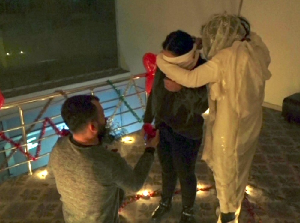’Son duanı et’ deyip evlenme teklifi yaptı 