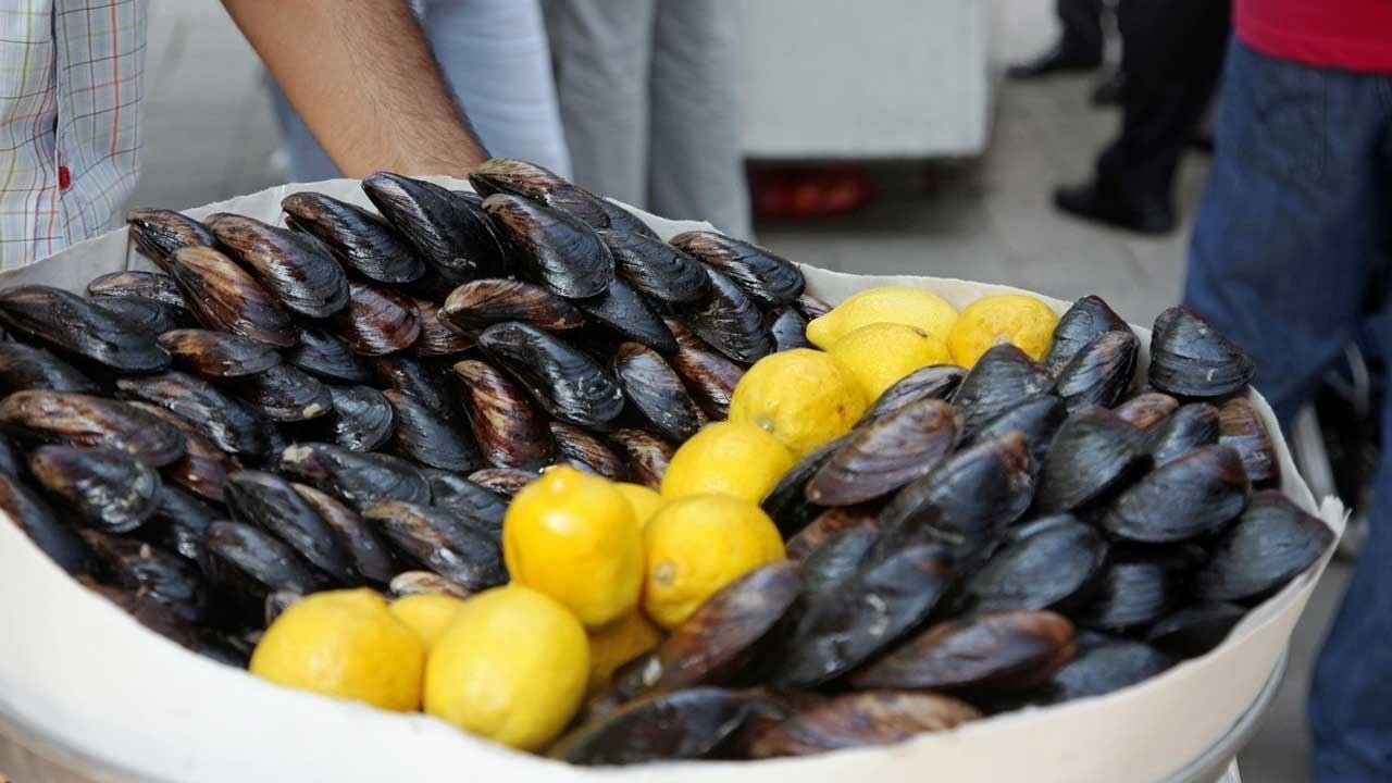 Son günlerde 3 kişi hayatını kaybetti! Vatandaş şimdi merak ediyor: Midye yararlı mı zararlı mı?