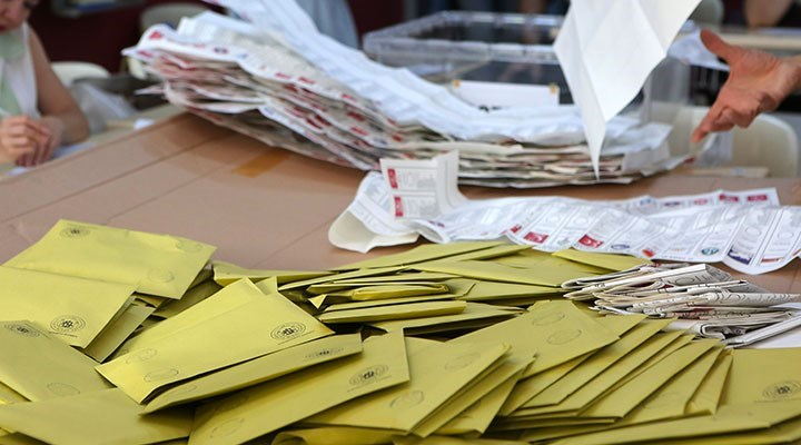 Son seçim anketinde o partiye büyük şok! Hiç kimse bunu beklemiyordu