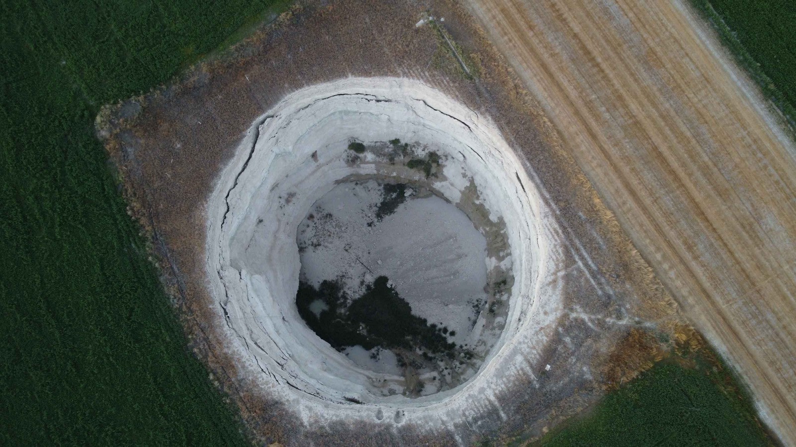 Son yıllarda sayısı orada artıyor, dev obruklar ortada kaldı: Çapı ve derinliği küçülüyor! Bölgede hareketli günler