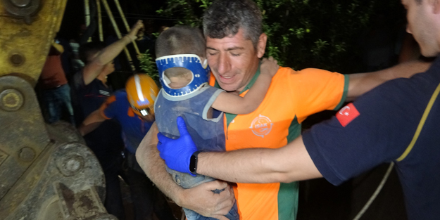 Sondaj kuyusuna düşen çocuk saatler sonra kurtarıldı