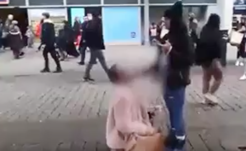 Sonunda bu rezilliği de yaptılar! Caddenin ortasında onları görenler şok oldu! İşte “Başımıza taş yağacak” dedirten o görüntüler